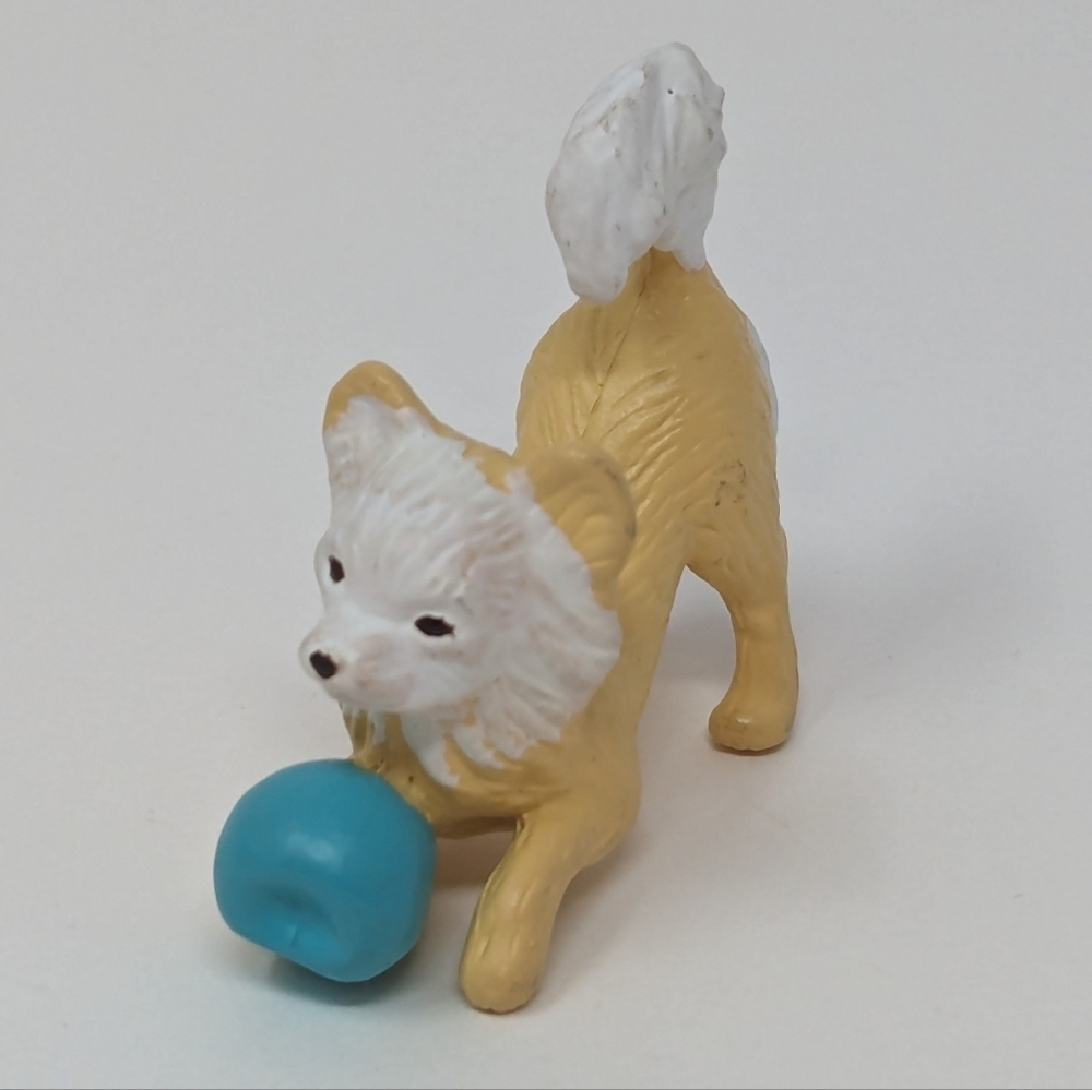 Puppy In My Pocket Cream Blue Toy Vintage MEG